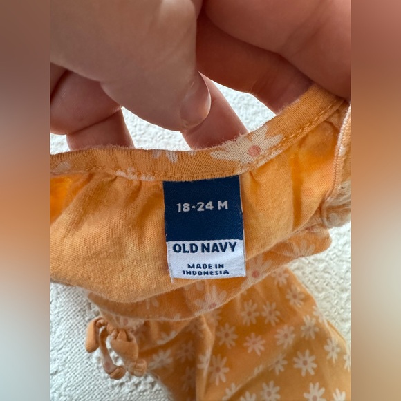 Old Navy daisy romper - Picture 3 of 3